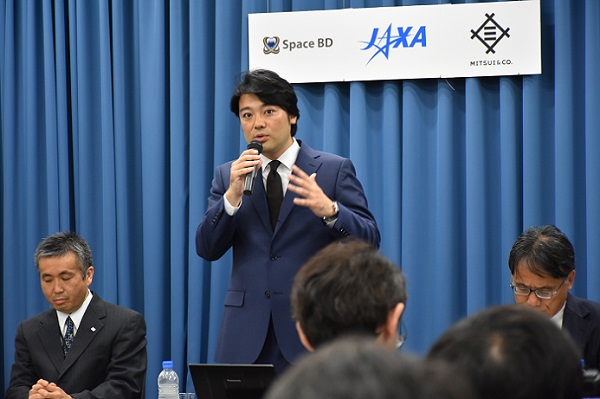 当社代表がJAXAにて記者会見を実施しました(国際宇宙ステーション「きぼう」日本実験棟からの超小型衛星放出事業)。