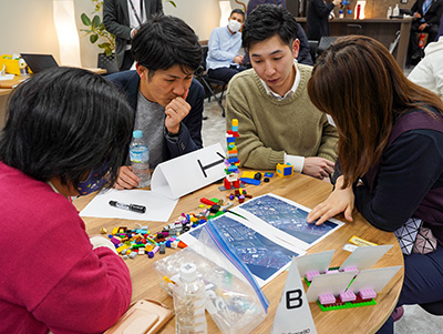 Space BDパナソニックの新規事業創出を目指すメンバーを対象に宇宙ビジネスゲーム型研修を提供未知への挑戦を体現する「宇宙」と「経営」をテーマにした新しい切り口での研修プログラムを大企業の新規事業部門を対象に積極的に展開中